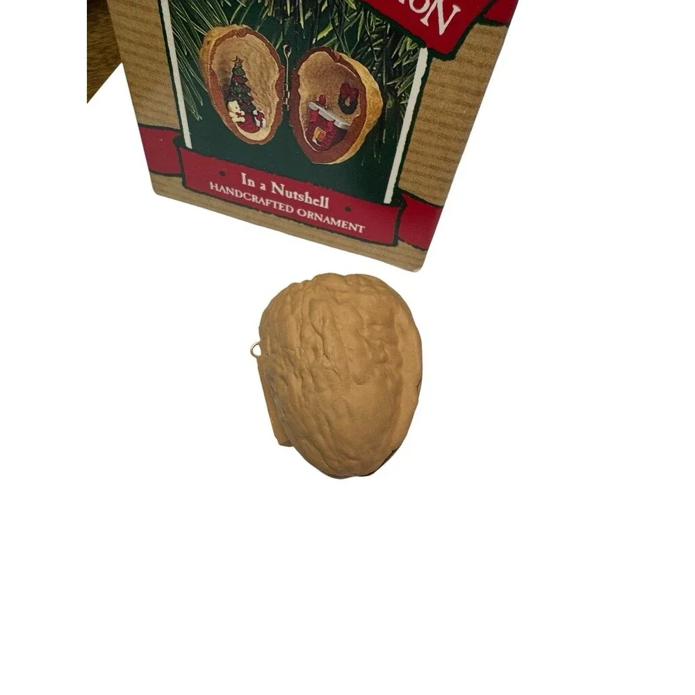 1987 Hallmark Keepsake Ornament In A Nutshell Vtg Christmas Walnut Hinge W/Box